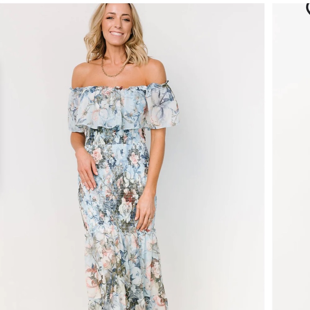 Worn once for maternity pictures. This is not a maternity dress.